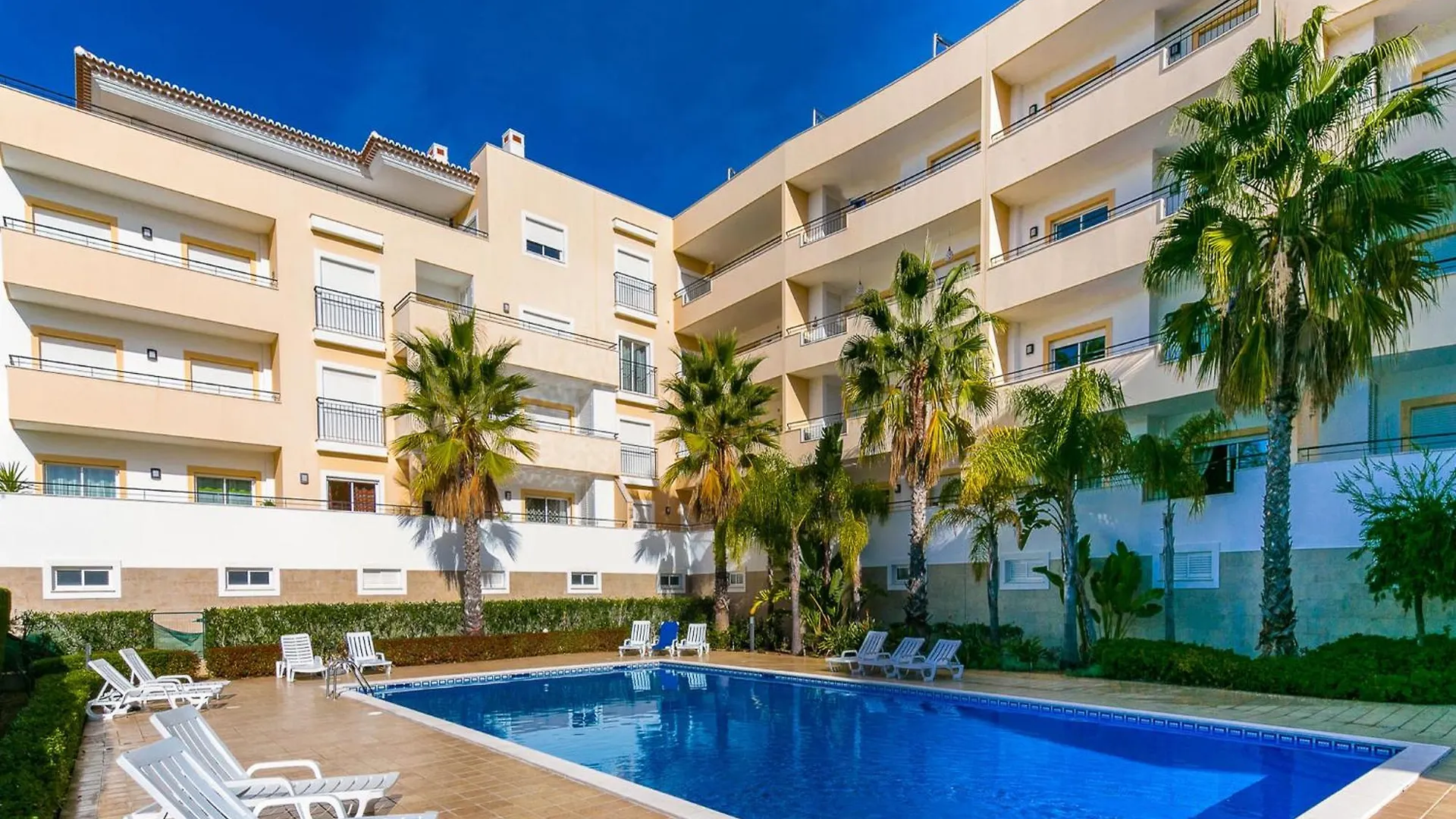 A04 - Large Modern 1 Bed Apartment With Pool Лагуш