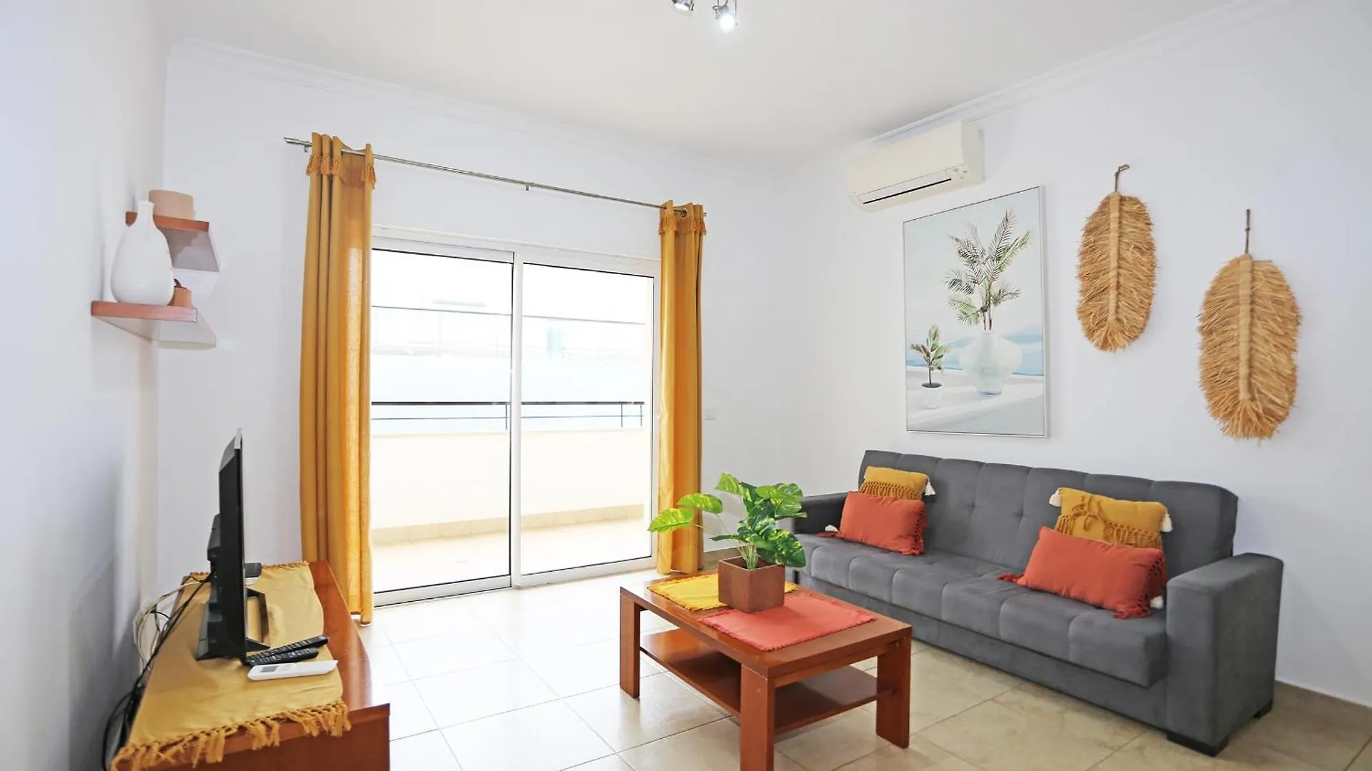A04 - Large Modern 1 Bed Apartment With Pool Лагуш