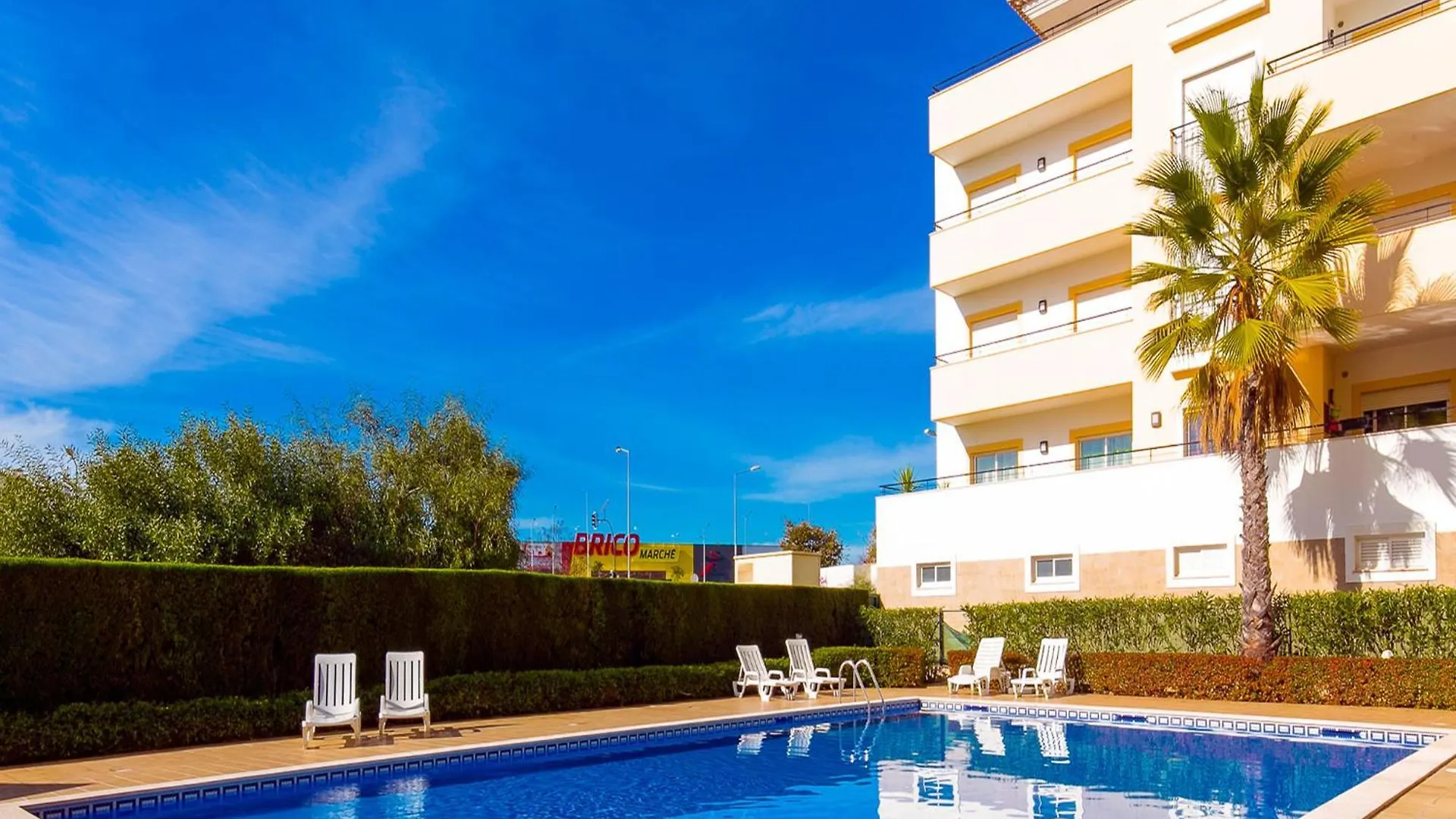 A04 - Large Modern 1 Bed Apartment With Pool Лагуш