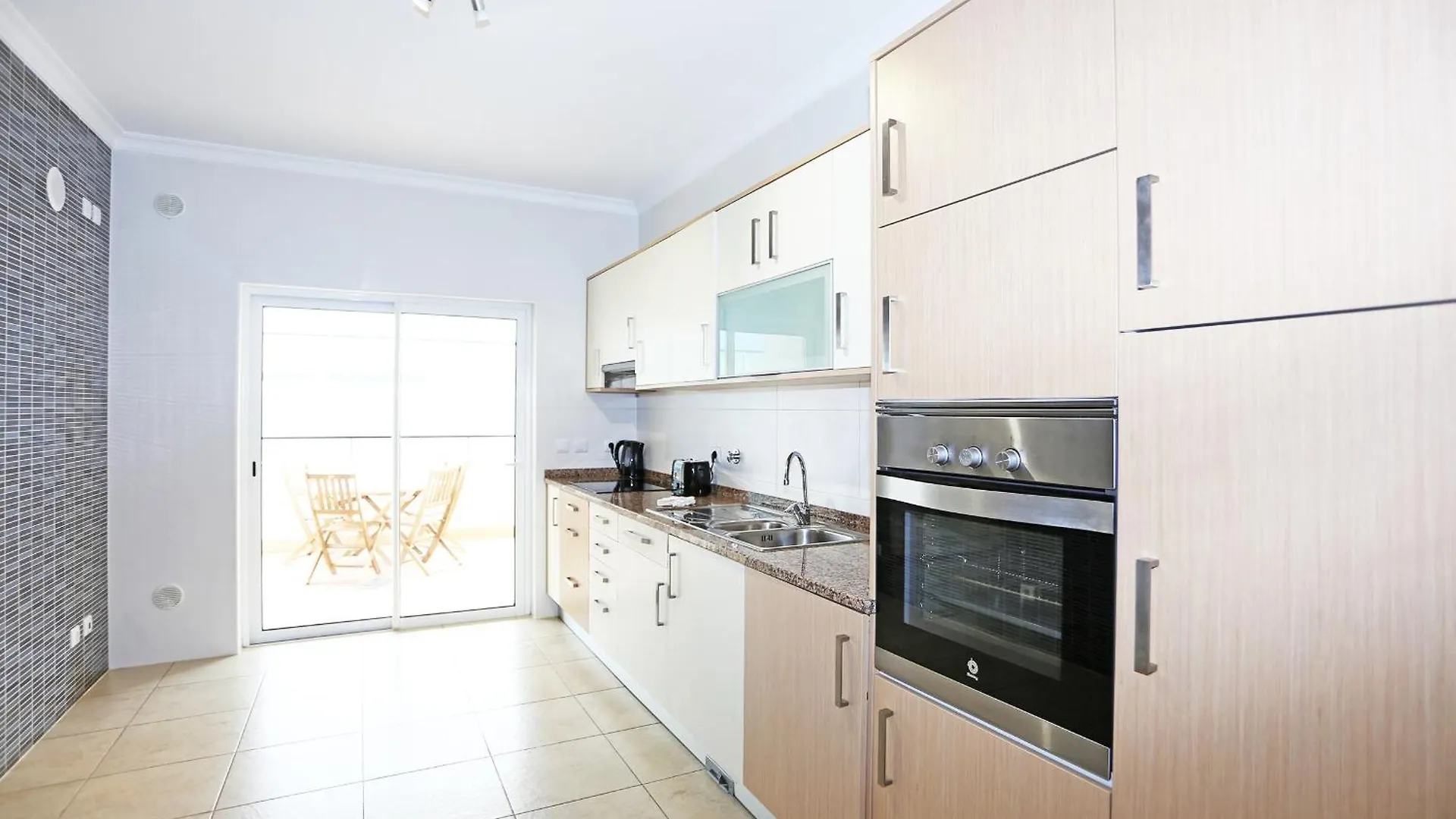 A04 - Large Modern 1 Bed Apartment With Pool Лагуш 0*,  Португалия