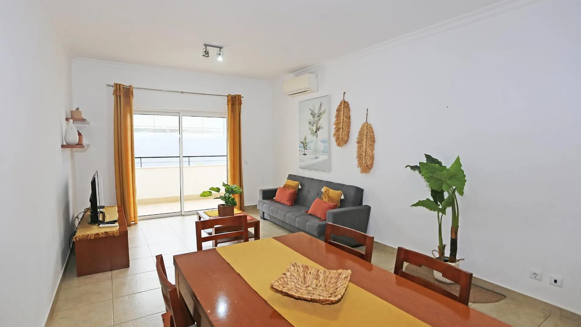 A04 - Large Modern 1 Bed Apartment With Pool Лагуш