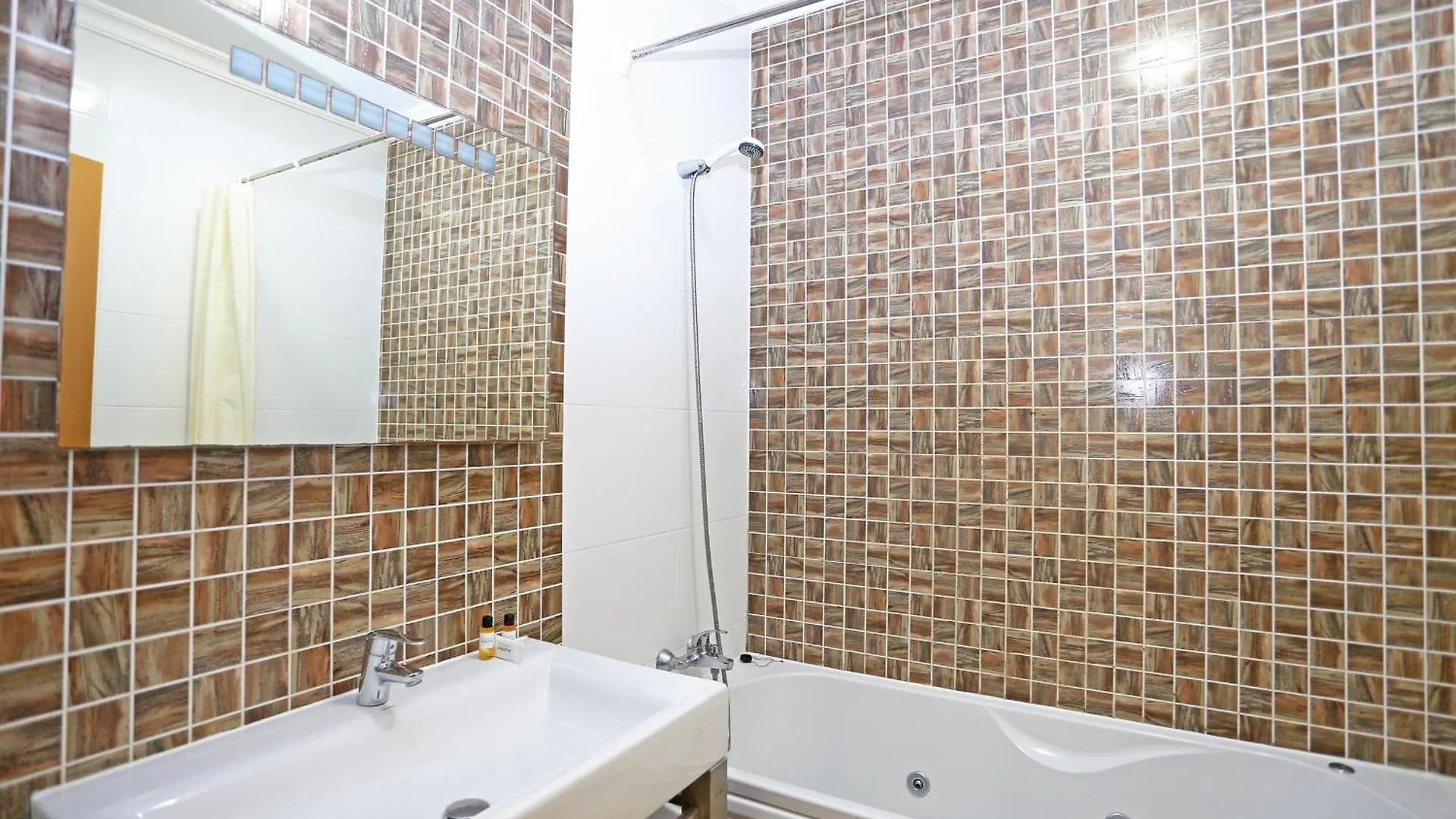 A04 - Large Modern 1 Bed Apartment With Pool 라고스